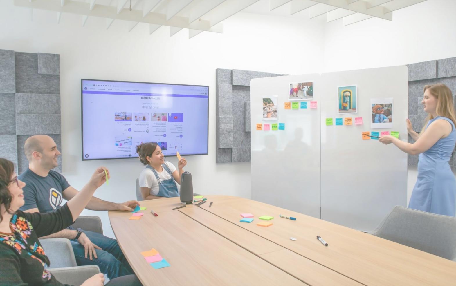 Sesión de análisis financiero en grupo de trabajo