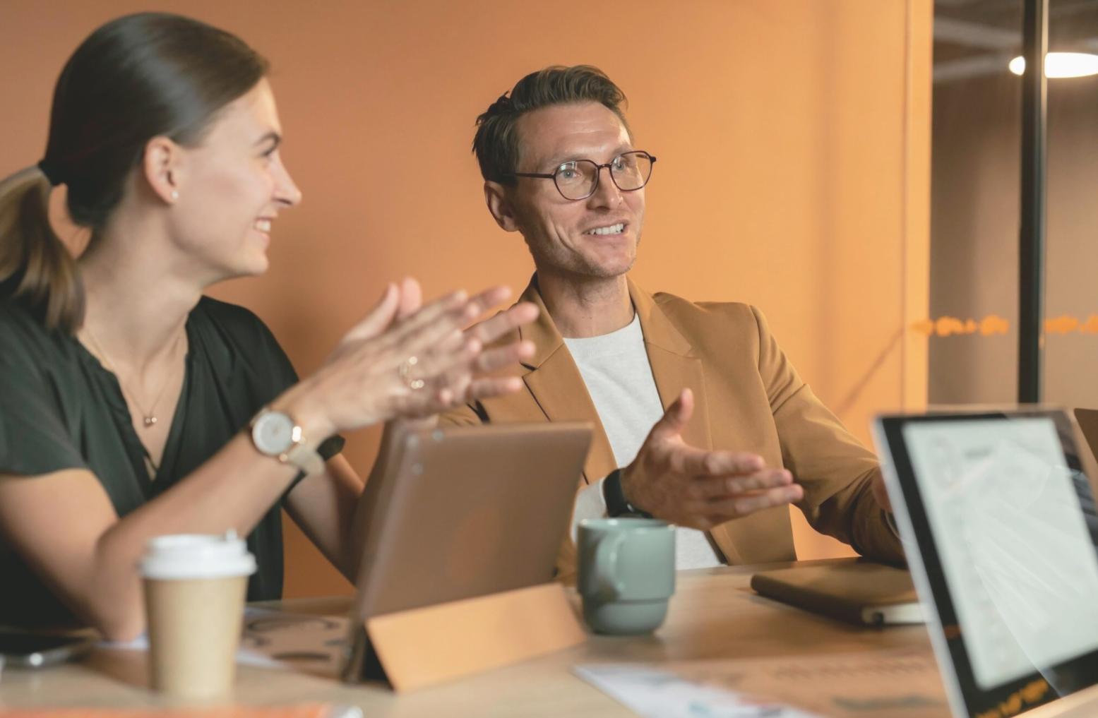 Espacio de trabajo del equipo de análisis financiero en dorexantria